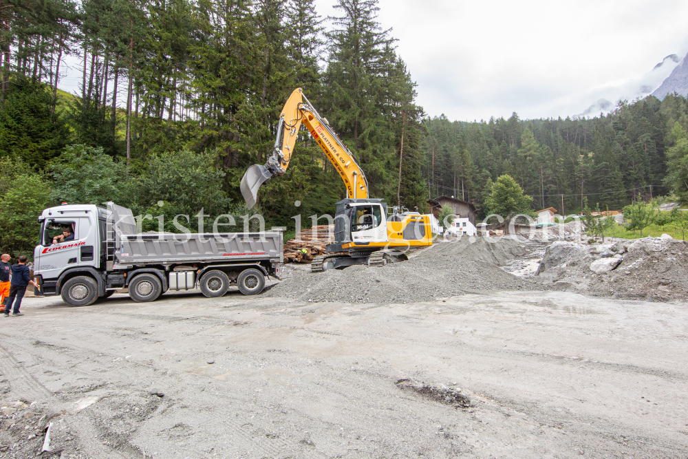 Murenabgang nach Unwetter in Mieders im Stubaital, Stubai, Tirol, Österreich by kristen-images.com