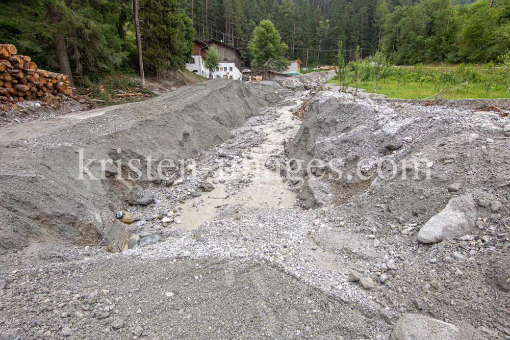 Murenabgang nach Unwetter in Mieders im Stubaital, Stubai, Tirol, Österreich by kristen-images.com