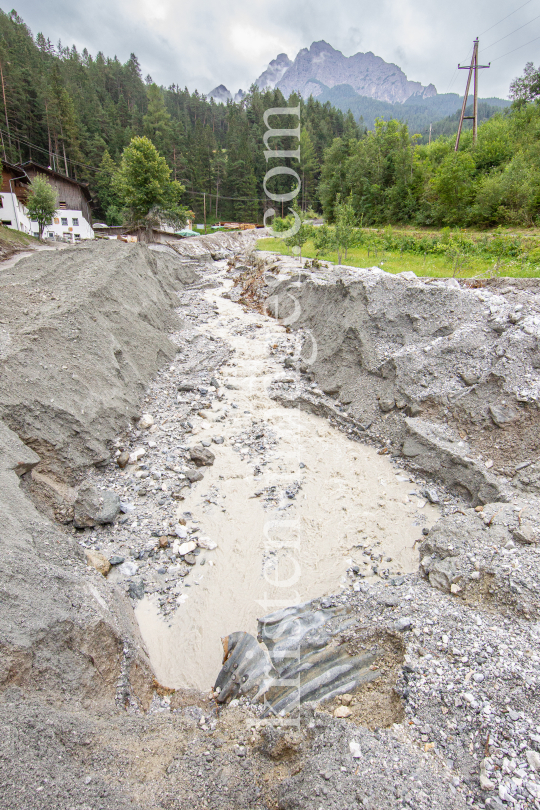 Murenabgang nach Unwetter in Mieders im Stubaital, Stubai, Tirol, Österreich by kristen-images.com