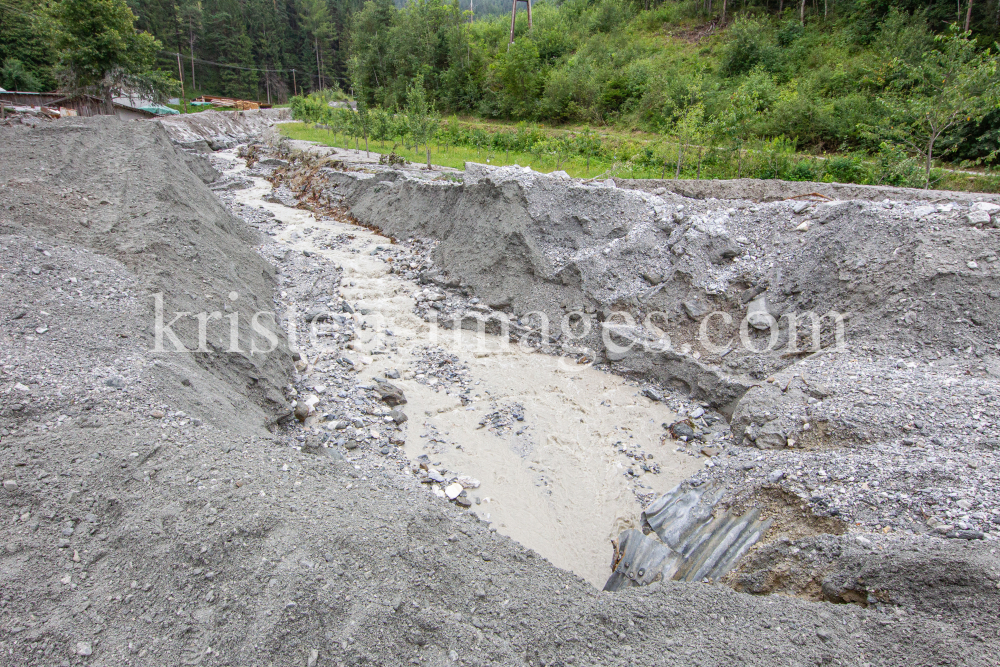 Murenabgang nach Unwetter in Mieders im Stubaital, Stubai, Tirol, Österreich by kristen-images.com