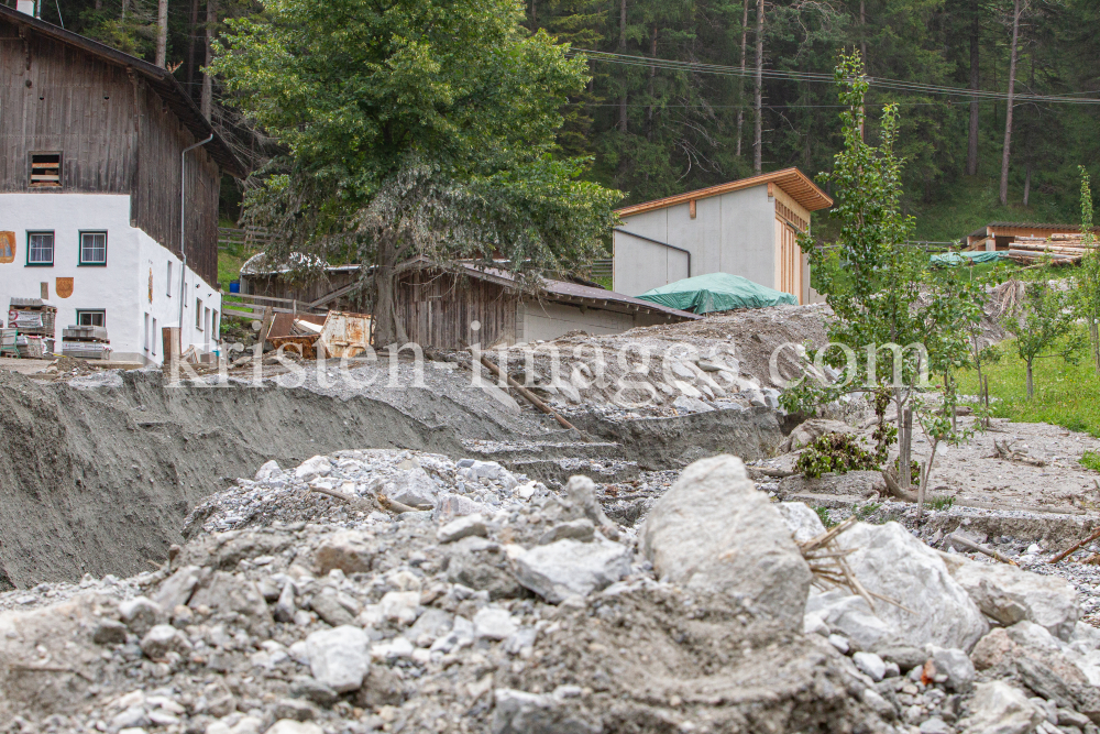 Murenabgang nach Unwetter in Mieders im Stubaital, Stubai, Tirol, Österreich by kristen-images.com