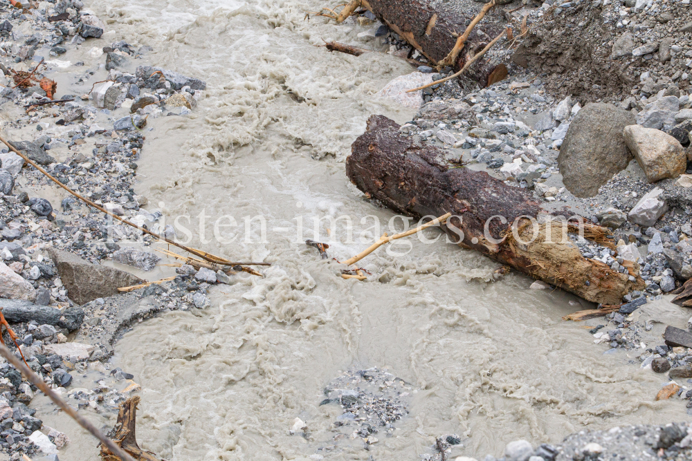 Murenabgang nach Unwetter in Mieders im Stubaital, Stubai, Tirol, Österreich by kristen-images.com