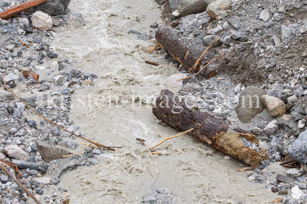 Murenabgang nach Unwetter in Mieders im Stubaital, Stubai, Tirol, Österreich by kristen-images.com