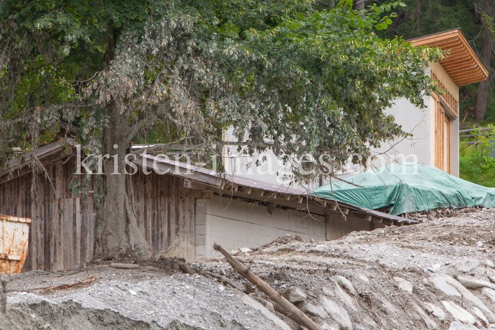 Murenabgang nach Unwetter in Mieders im Stubaital, Stubai, Tirol, Österreich by kristen-images.com