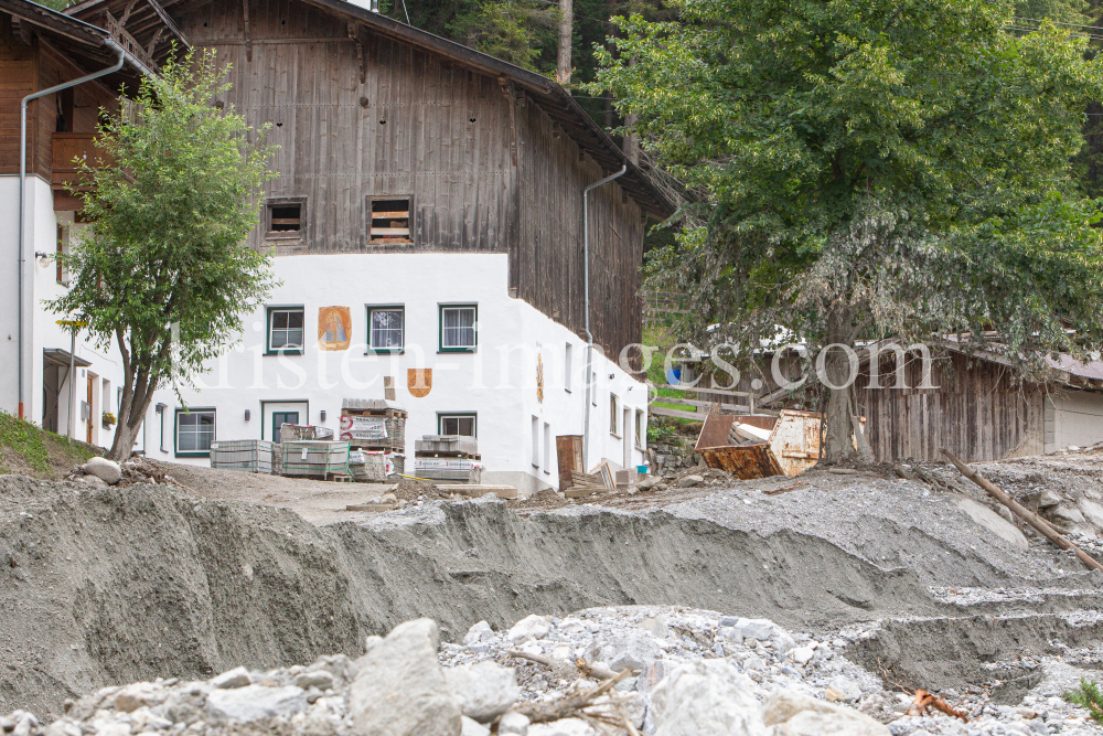 Murenabgang nach Unwetter in Mieders im Stubaital, Stubai, Tirol, Österreich by kristen-images.com