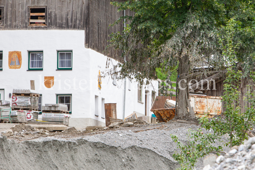 Murenabgang nach Unwetter in Mieders im Stubaital, Stubai, Tirol, Österreich by kristen-images.com