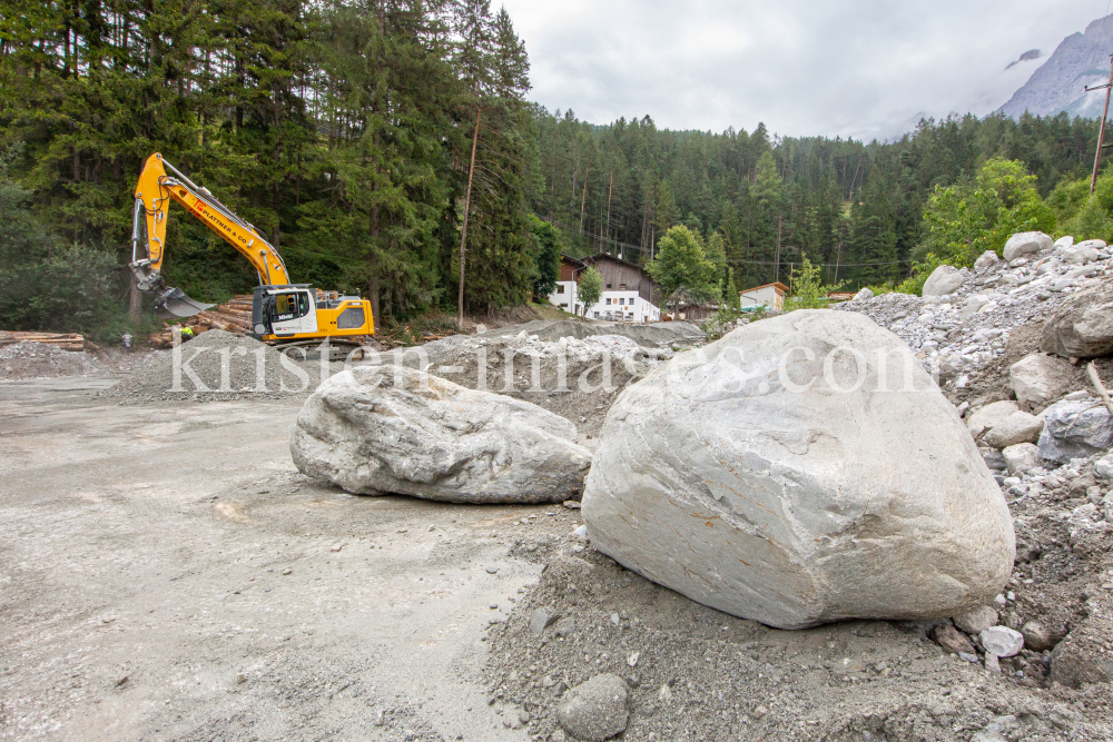 Murenabgang nach Unwetter in Mieders im Stubaital, Stubai, Tirol, Österreich by kristen-images.com