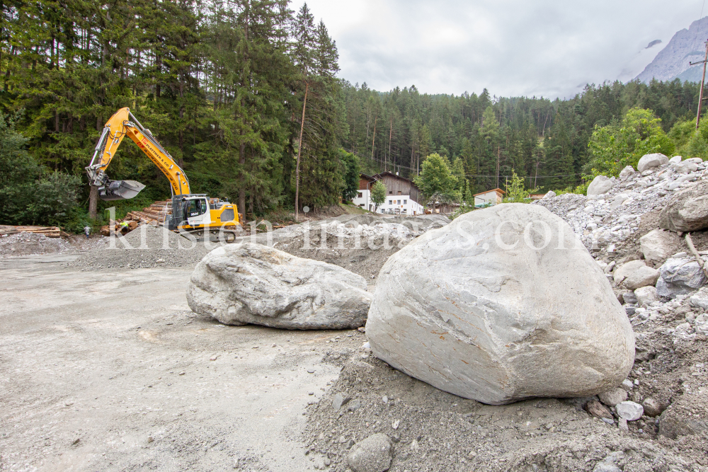 Murenabgang nach Unwetter in Mieders im Stubaital, Stubai, Tirol, Österreich by kristen-images.com