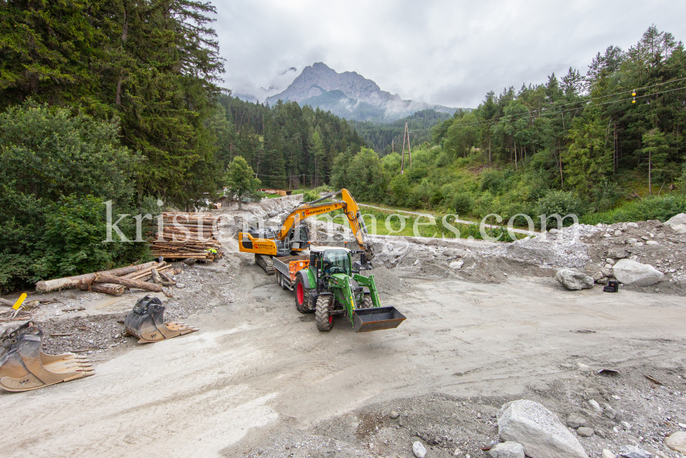 Murenabgang nach Unwetter in Mieders im Stubaital, Stubai, Tirol, Österreich by kristen-images.com