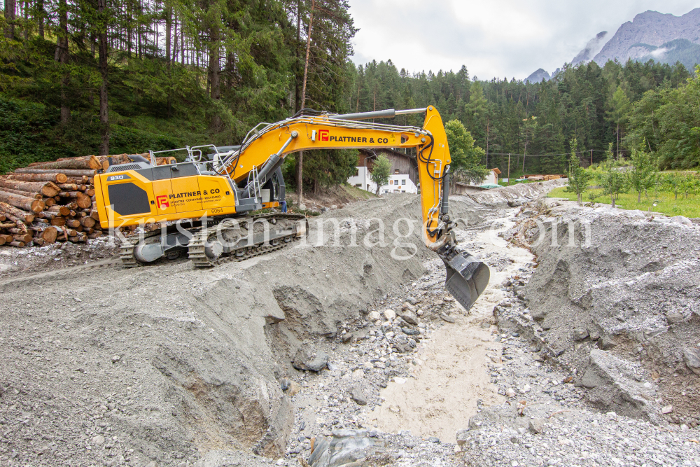 Murenabgang nach Unwetter in Mieders im Stubaital, Stubai, Tirol, Österreich by kristen-images.com