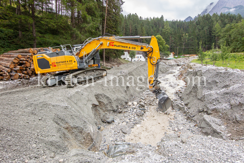 Murenabgang nach Unwetter in Mieders im Stubaital, Stubai, Tirol, Österreich by kristen-images.com