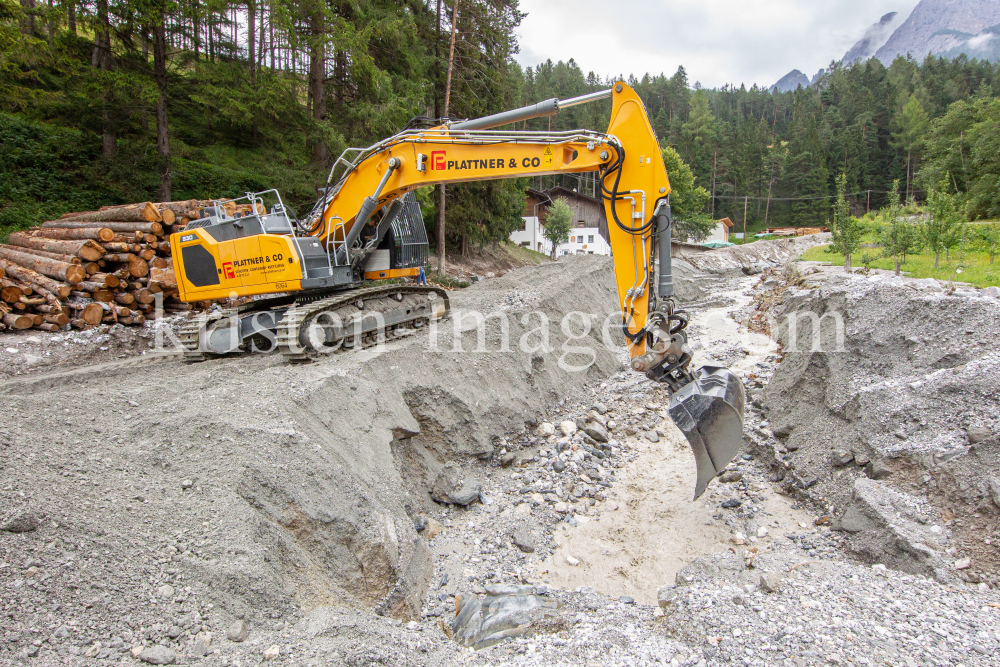 Murenabgang nach Unwetter in Mieders im Stubaital, Stubai, Tirol, Österreich by kristen-images.com