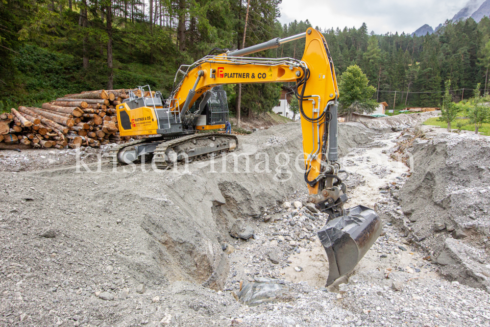 Murenabgang nach Unwetter in Mieders im Stubaital, Stubai, Tirol, Österreich by kristen-images.com