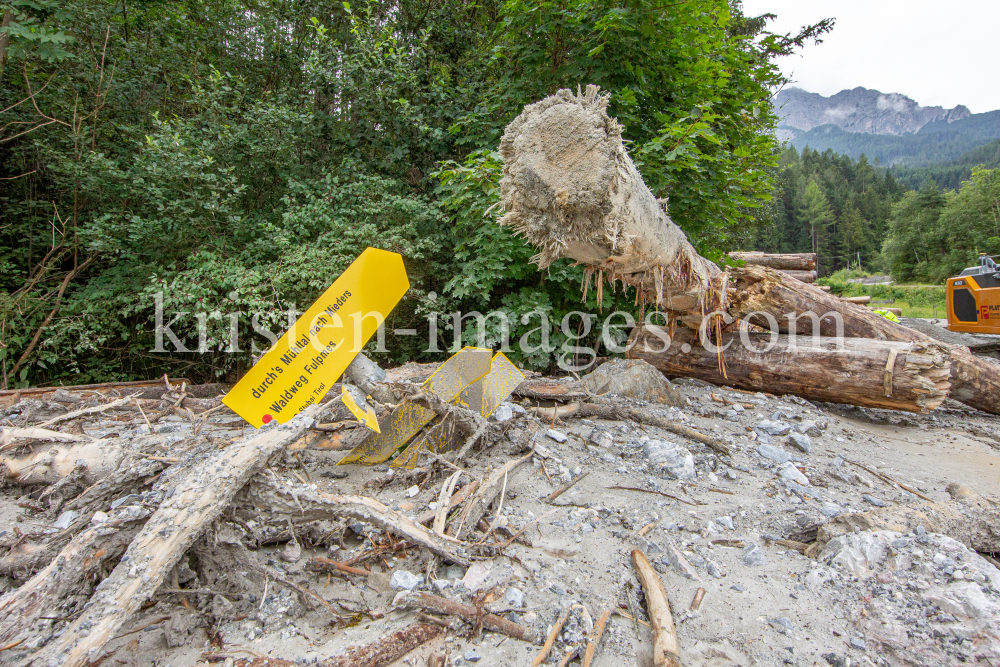 Murenabgang nach Unwetter in Mieders im Stubaital, Stubai, Tirol, Österreich by kristen-images.com