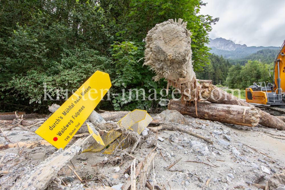 Murenabgang nach Unwetter in Mieders im Stubaital, Stubai, Tirol, Österreich by kristen-images.com