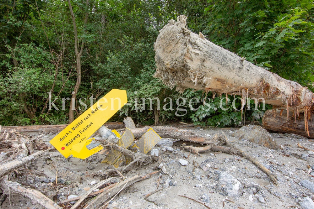 Murenabgang nach Unwetter in Mieders im Stubaital, Stubai, Tirol, Österreich by kristen-images.com