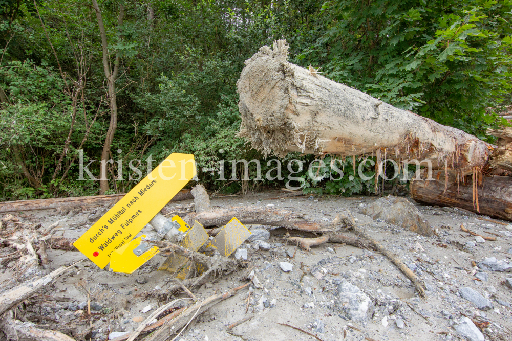 Murenabgang nach Unwetter in Mieders im Stubaital, Stubai, Tirol, Österreich by kristen-images.com