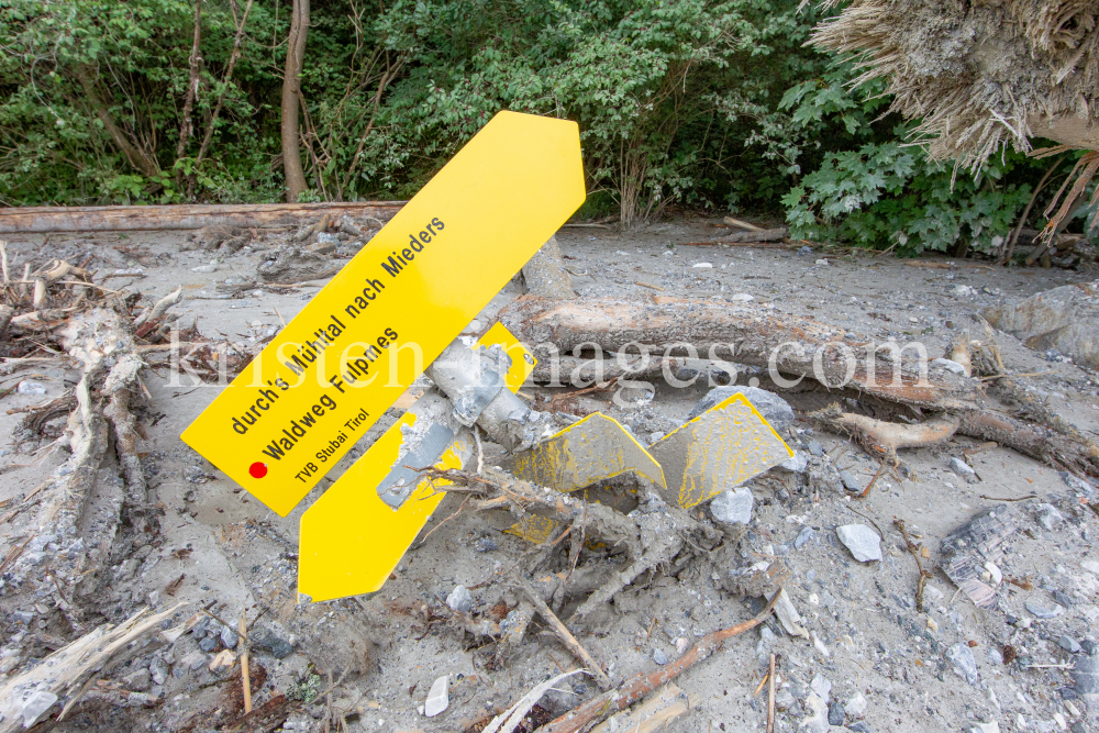 Murenabgang nach Unwetter in Mieders im Stubaital, Stubai, Tirol, Österreich by kristen-images.com