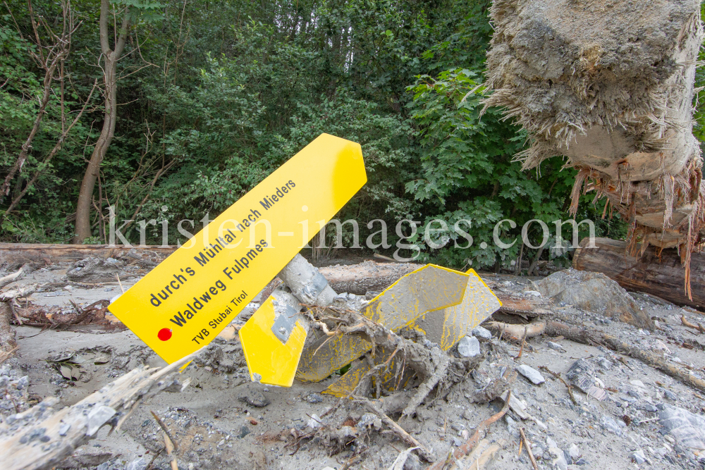 Murenabgang nach Unwetter in Mieders im Stubaital, Stubai, Tirol, Österreich by kristen-images.com