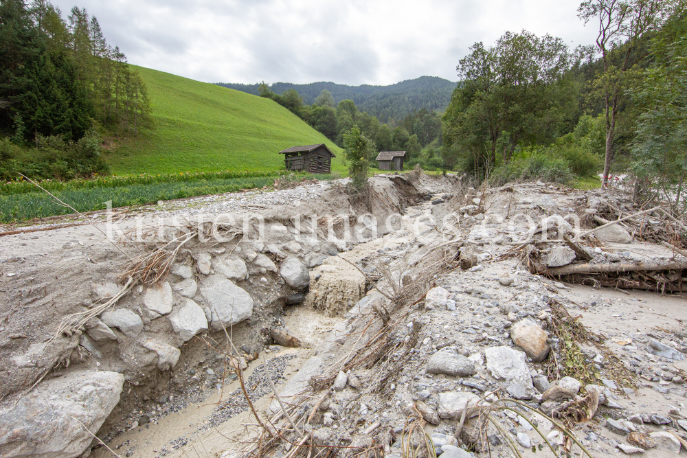 Murenabgang nach Unwetter in Mieders im Stubaital, Stubai, Tirol, Österreich by kristen-images.com