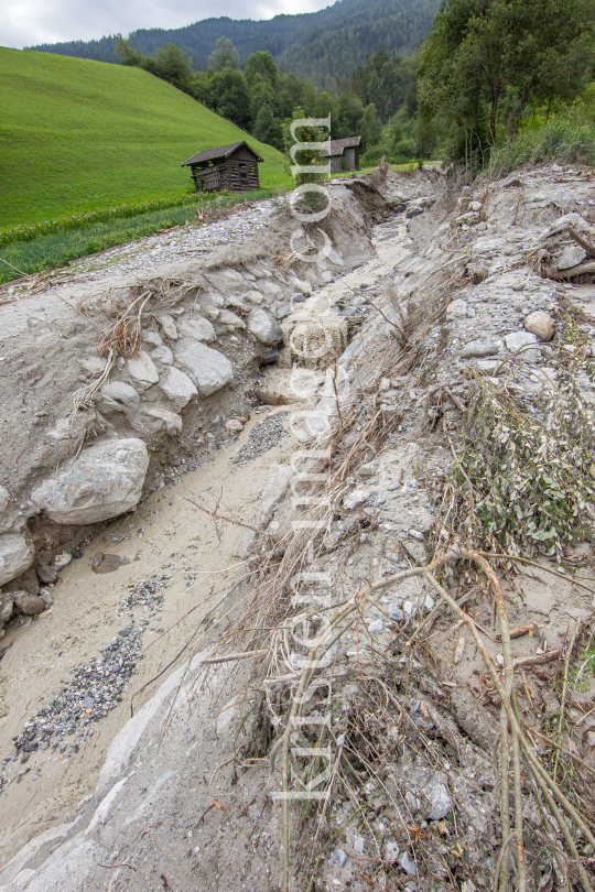 Murenabgang nach Unwetter in Mieders im Stubaital, Stubai, Tirol, Österreich by kristen-images.com