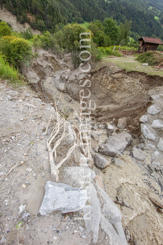 Murenabgang nach Unwetter in Mieders im Stubaital, Stubai, Tirol, Österreich by kristen-images.com