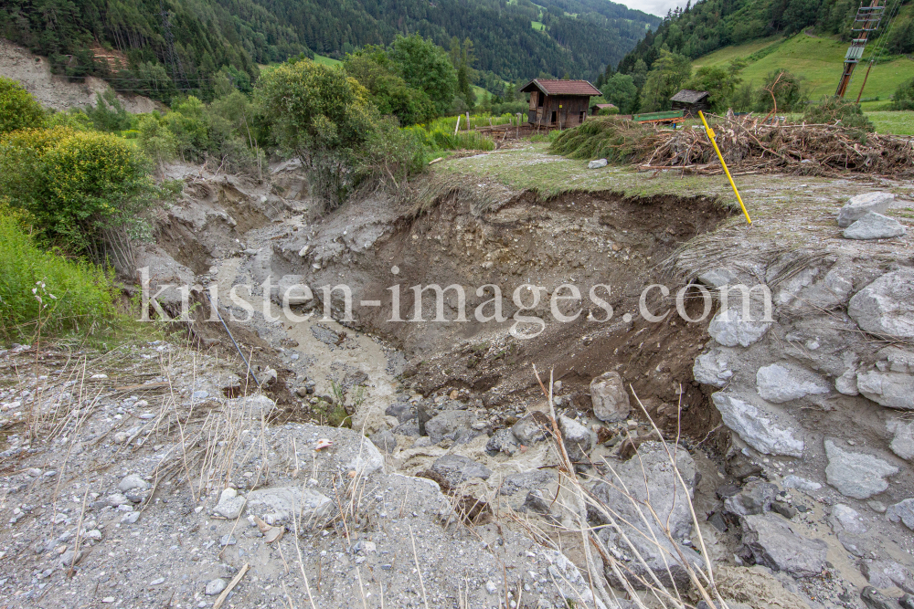 Murenabgang nach Unwetter in Mieders im Stubaital, Stubai, Tirol, Österreich by kristen-images.com