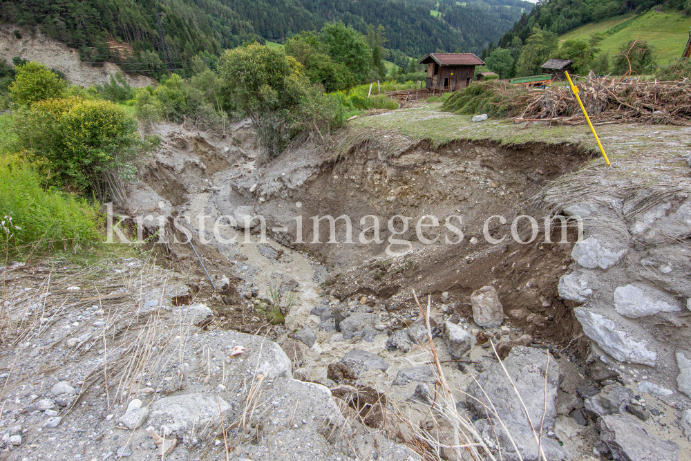 Murenabgang nach Unwetter in Mieders im Stubaital, Stubai, Tirol, Österreich by kristen-images.com