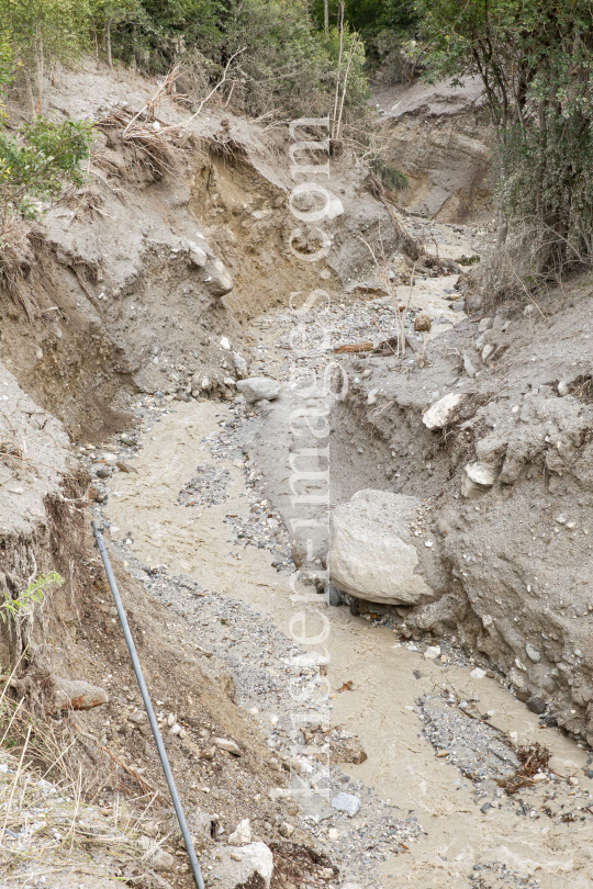 Murenabgang nach Unwetter in Mieders im Stubaital, Stubai, Tirol, Österreich by kristen-images.com