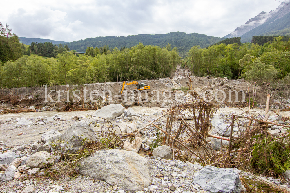 Murenabgang nach Unwetter in Mieders im Stubaital, Stubai, Tirol, Österreich by kristen-images.com