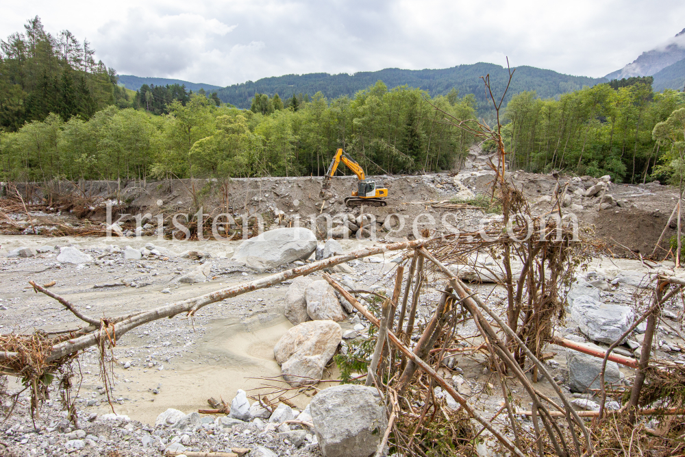 Murenabgang nach Unwetter in Mieders im Stubaital, Stubai, Tirol, Österreich by kristen-images.com