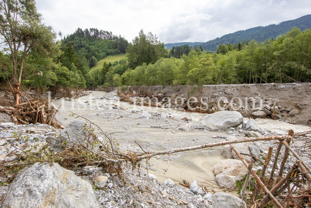 Murenabgang nach Unwetter in Mieders im Stubaital, Stubai, Tirol, Österreich by kristen-images.com