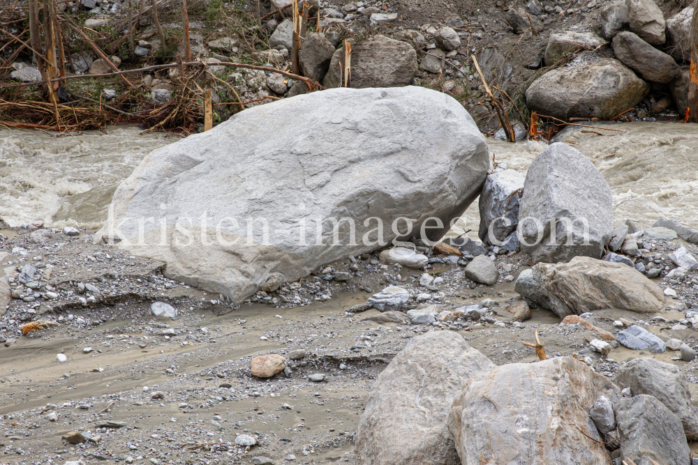 Murenabgang nach Unwetter in Mieders im Stubaital, Stubai, Tirol, Österreich by kristen-images.com