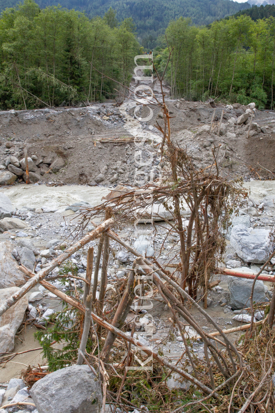 Murenabgang nach Unwetter in Mieders im Stubaital, Stubai, Tirol, Österreich by kristen-images.com