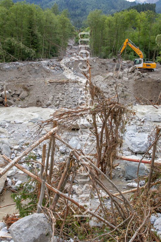 Murenabgang nach Unwetter in Mieders im Stubaital, Stubai, Tirol, Österreich by kristen-images.com