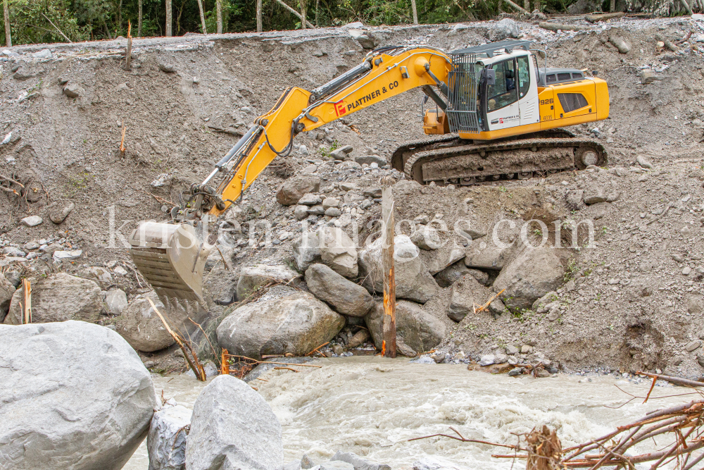 Murenabgang nach Unwetter in Mieders im Stubaital, Stubai, Tirol, Österreich by kristen-images.com