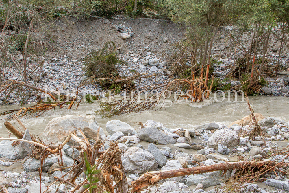 Murenabgang nach Unwetter in Mieders im Stubaital, Stubai, Tirol, Österreich by kristen-images.com