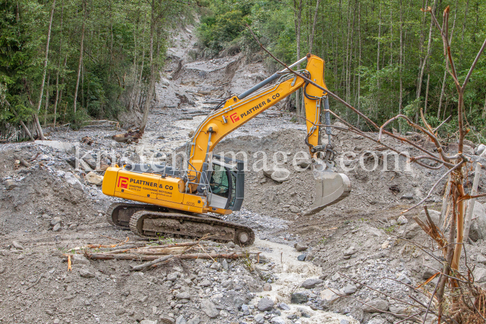 Murenabgang nach Unwetter in Mieders im Stubaital, Stubai, Tirol, Österreich by kristen-images.com