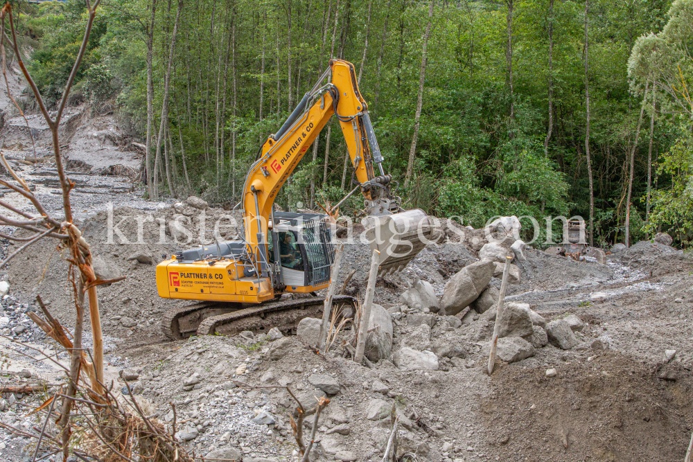 Murenabgang nach Unwetter in Mieders im Stubaital, Stubai, Tirol, Österreich by kristen-images.com