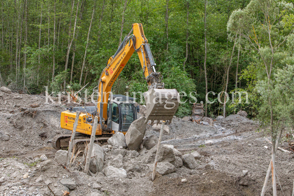 Murenabgang nach Unwetter in Mieders im Stubaital, Stubai, Tirol, Österreich by kristen-images.com