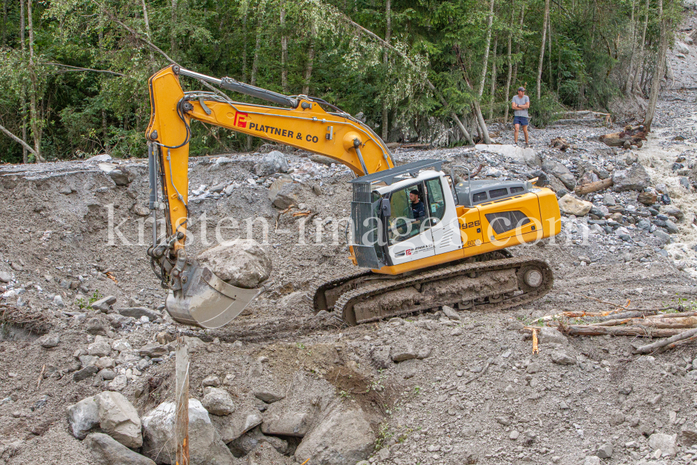 Murenabgang nach Unwetter in Mieders im Stubaital, Stubai, Tirol, Österreich by kristen-images.com