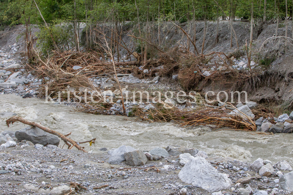 Murenabgang nach Unwetter in Mieders im Stubaital, Stubai, Tirol, Österreich by kristen-images.com