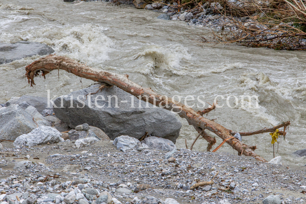 Murenabgang nach Unwetter in Mieders im Stubaital, Stubai, Tirol, Österreich by kristen-images.com