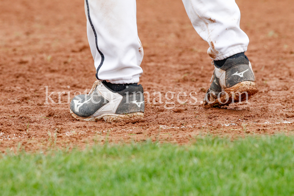 Baseballschuhe, Schuhe im Baseball Sand by kristen-images.com