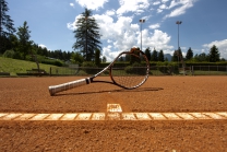 Tennisplatz / Tennisschläger / Parkclub Igls