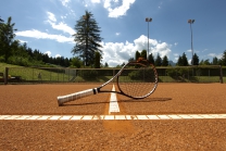 Tennisplatz / Tennisschläger / Parkclub Igls