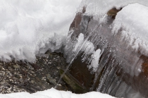 Brunnen in Igls im Winter / Quelle