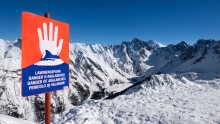 Skigebiet Rosshütte Seefeld, Tirol / Warntafel Lawinengefahr