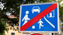 Verkehrsschild: Ende verkehrsberuhigter Bereich / Spielstraße