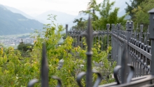 Zaun um die Wallfahrtskirche Maria Locherboden, Mötz, Mieminger Plateau